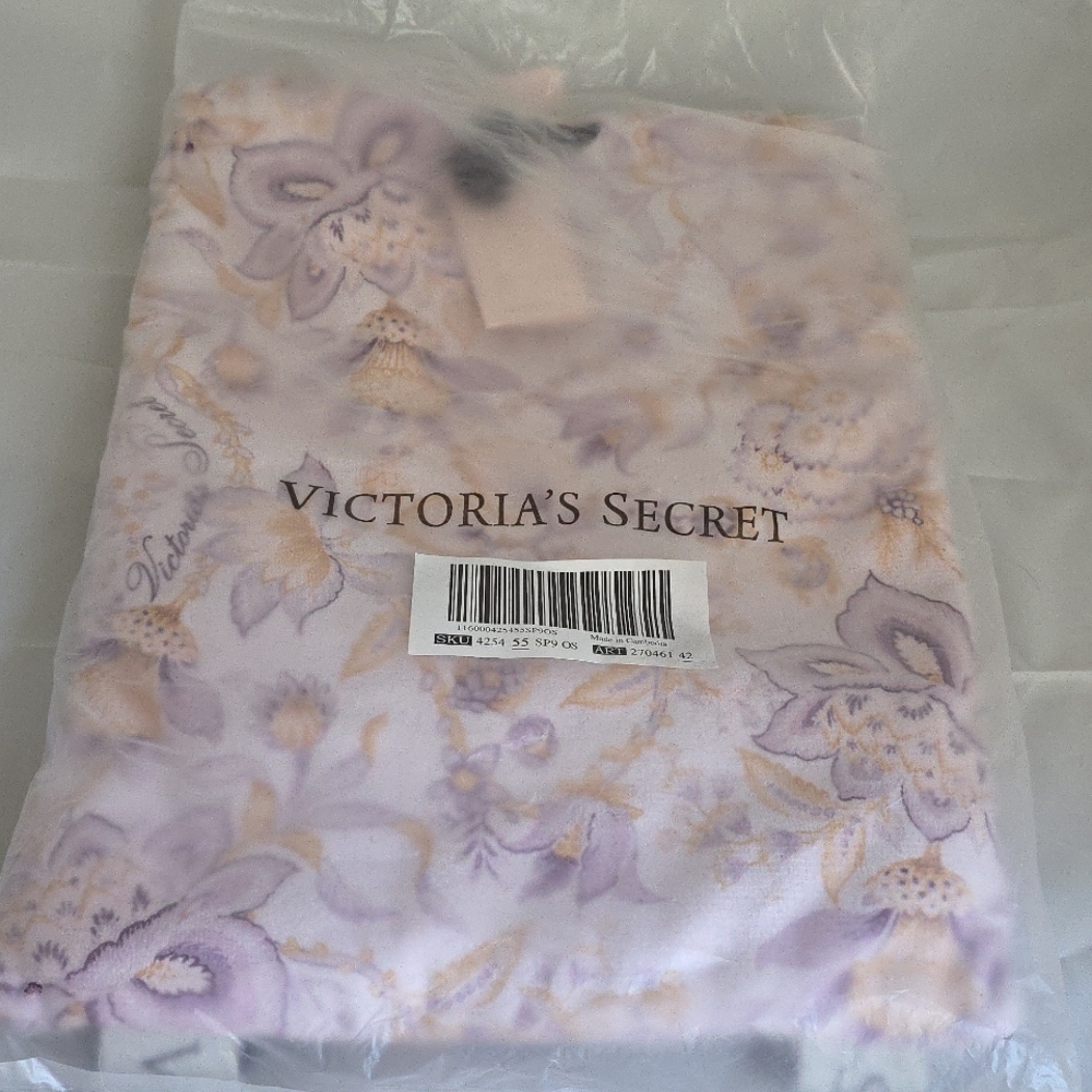 Victoria's Secret 2 in 1 Drawstring Towel Backpack Purple Paisley Blanket